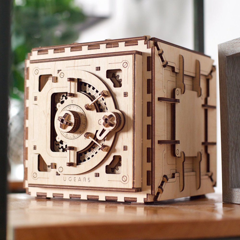 Puzzle mécanique en bois 3D Ugears Coffre-fort – Image 4