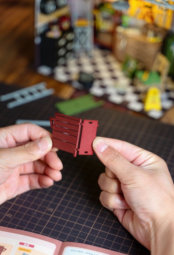 RoboTime 3D dřevěná skládačka Miniatura domečku Garáž (obrázek 11)