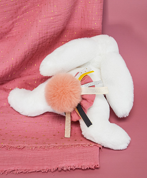 Doudou Zestaw prezentowy - Pluszowy króliczek z ciemnoróżowym pomponem 25 cm - obrazek 5