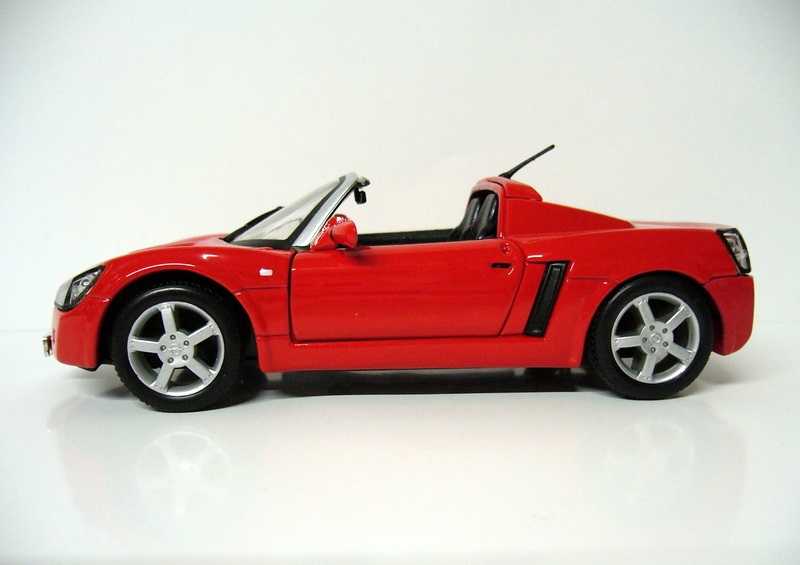 Welly Opel Speedster (2001) 1:34 rosso - immagine 3