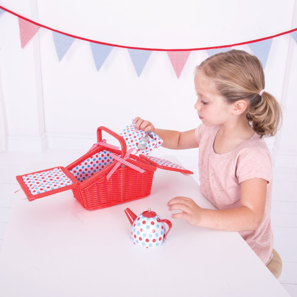Bigjigs Toys Čajová puntíkovaná sada v piknikovém koši (obrázek 5)