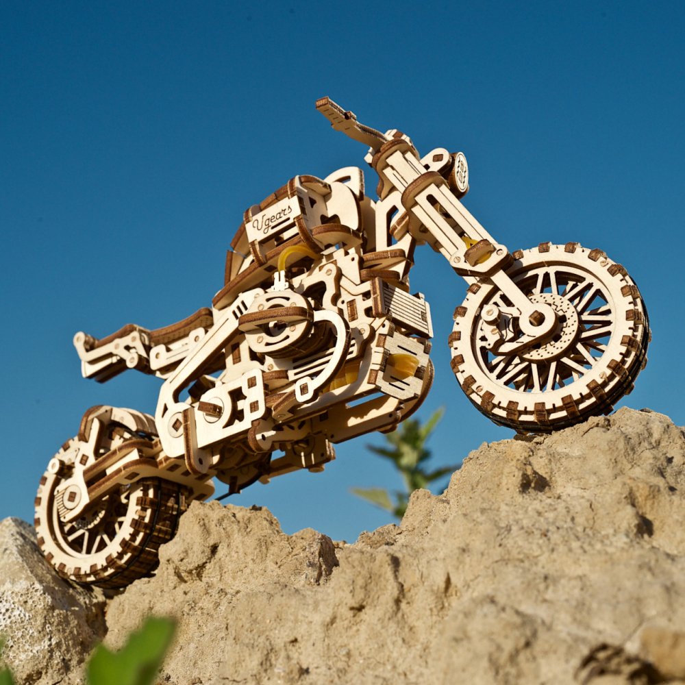 Ugears 3D dřevěné mechanické puzzle UGR-10 Motorka (scrambler) s vozíkem (obrázek 6)