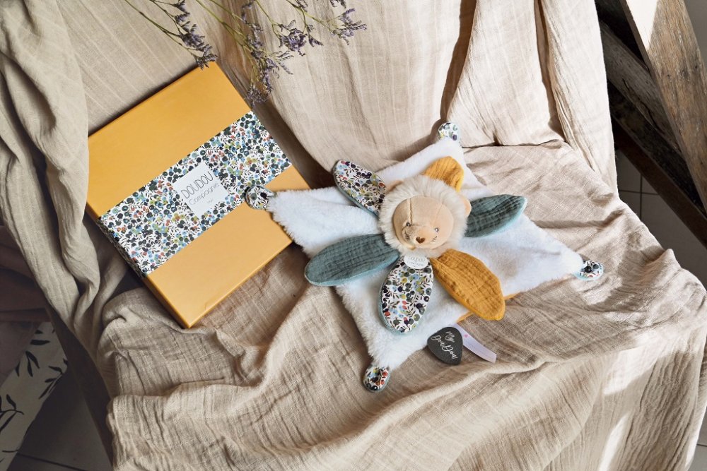 Coffret cadeau Doudou - Peluche lion hochet – Image 5
