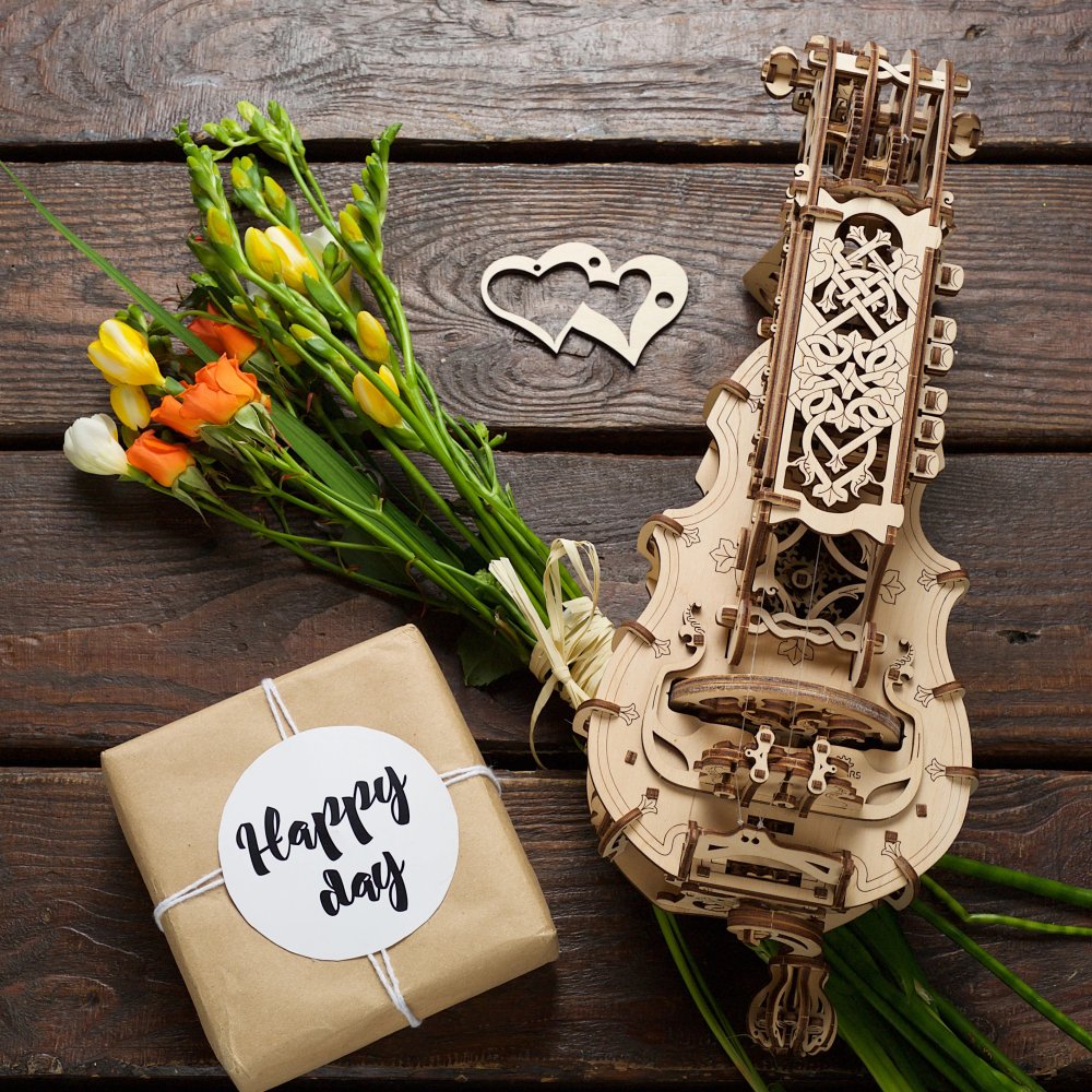 Puzzle mécanique 3D en bois Ugears Niněra (Hurdy-Gurdy) – Image 3