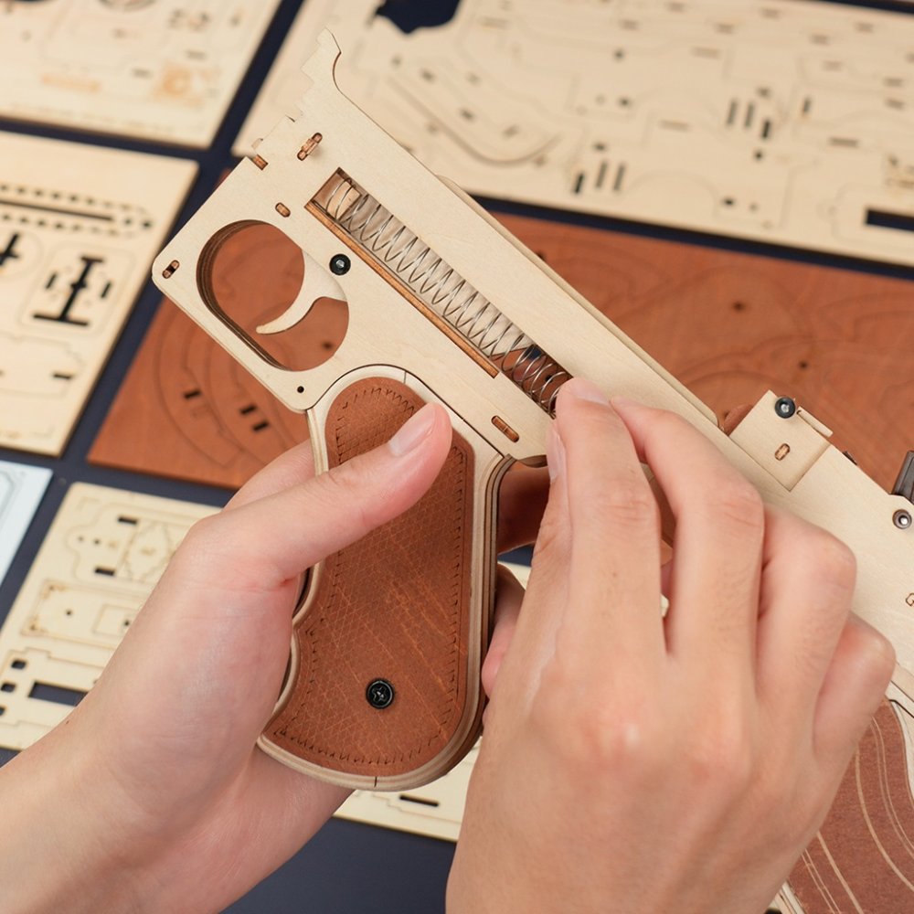 RoboTime 3D Dřevěné mechanické puzzle Samopal Thompson (obrázek 9)