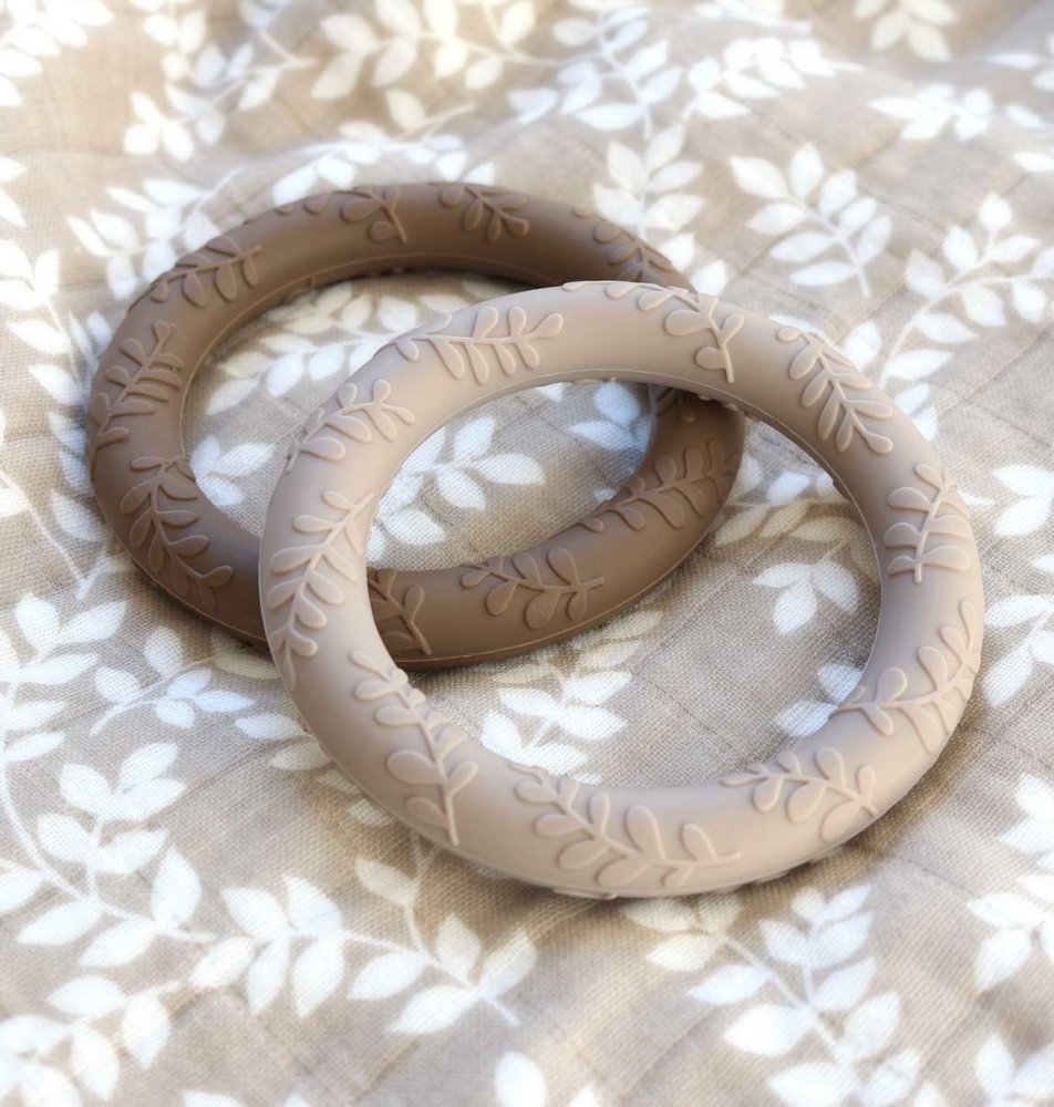 A Little Lovely Company - massaggiagengive in silicone a forma di foglia - color crema cioccolato, 2 pz - immagine 4