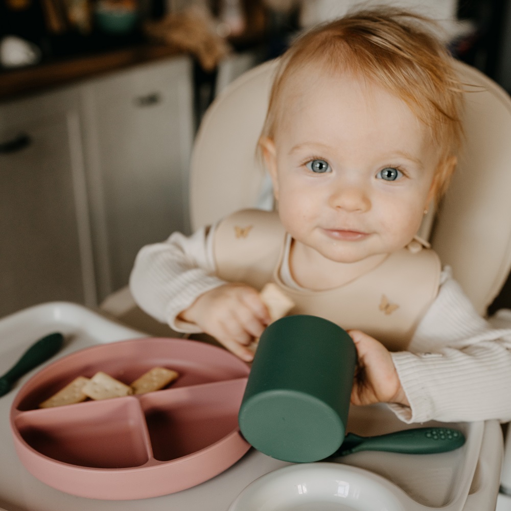 PETITE&MARS Assiette en silicone divisée ronde Take&Match Desert Sand 6m+ – Image 3