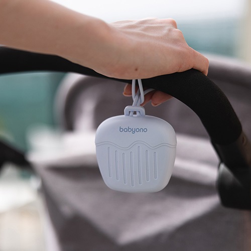 BABYONO Étui à sucette en silicone bleu 0m+ – Image 3