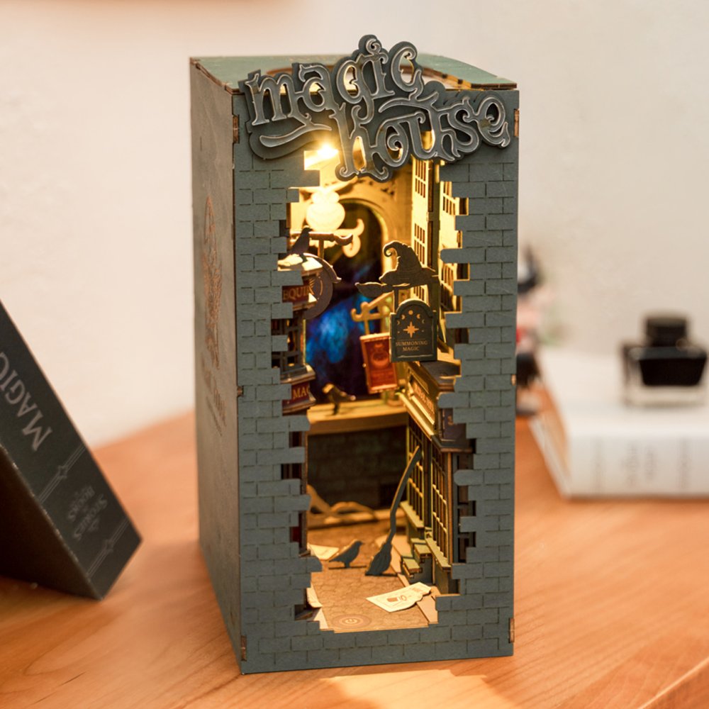 RoboTime 3D skládačka Zarážka na knihy Miniatura domečku Kouzelnická ulička (obrázek 8)