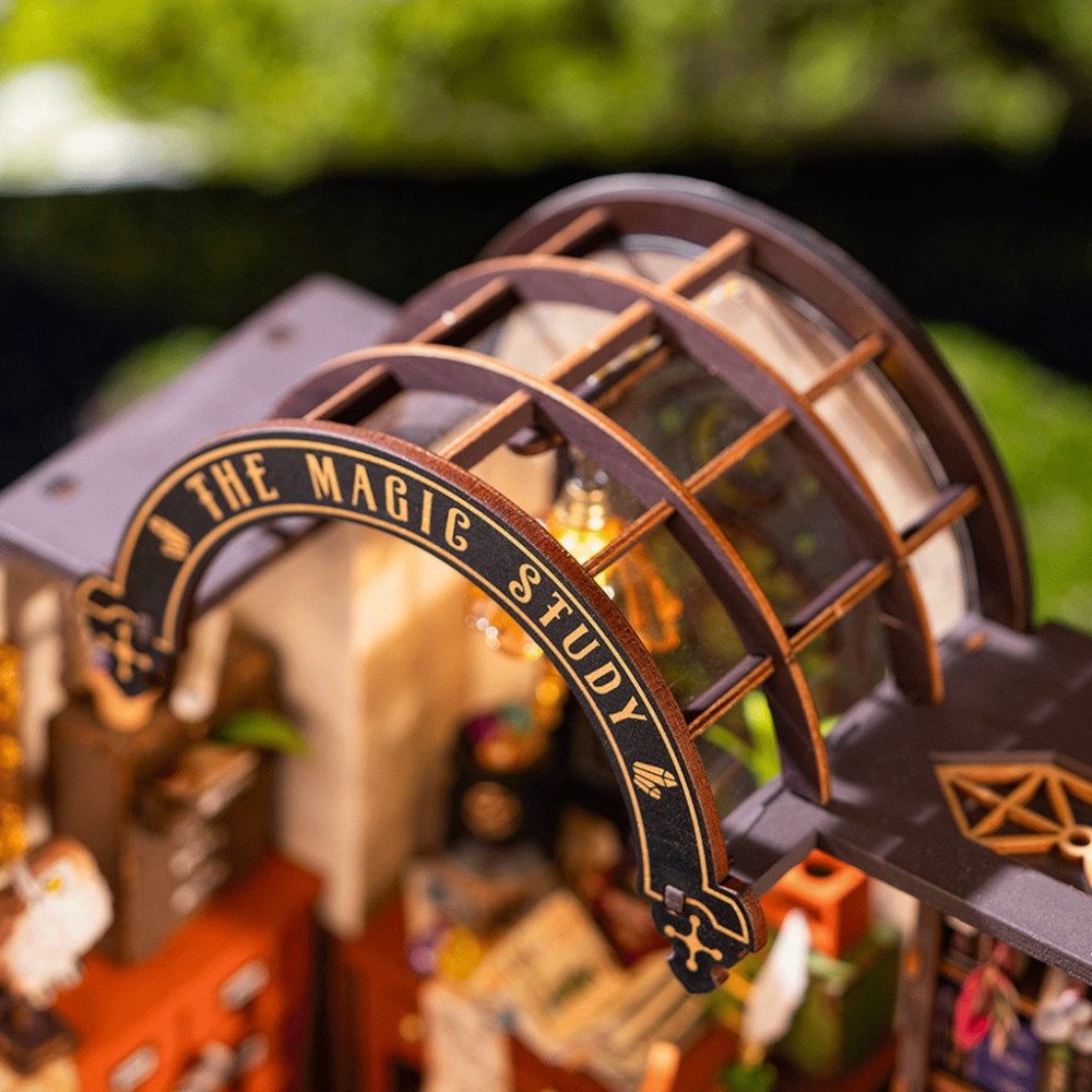 RoboTime 3D dřevěná skládačka Miniatura domečku Čarodějova pracovna (obrázek 10)