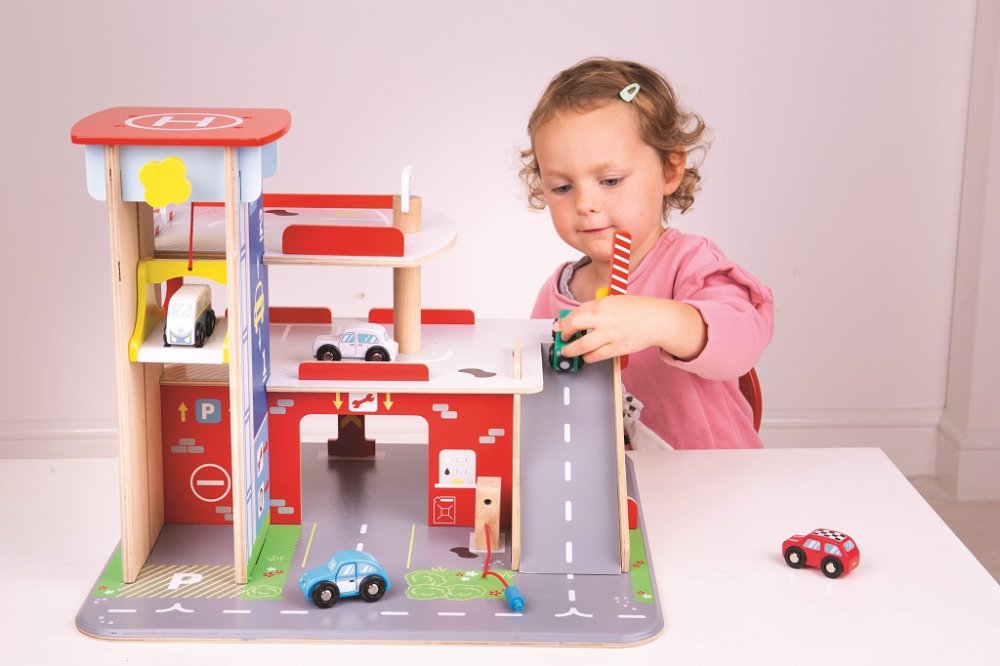 Bigjigs Toys Garáž s parkovištěm (obrázek 4)