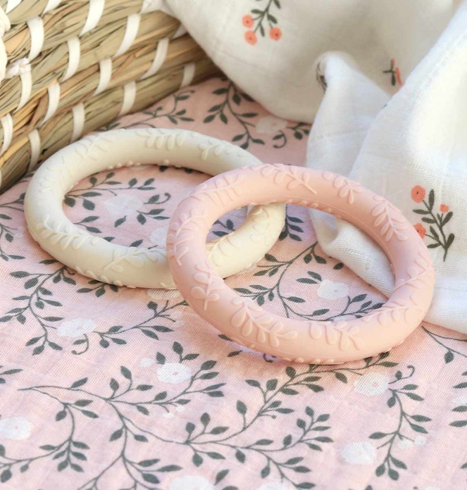 A Little Lovely Company - Massaggiagengive in silicone a forma di foglia - Crema di fragole, 2 pz - immagine 5