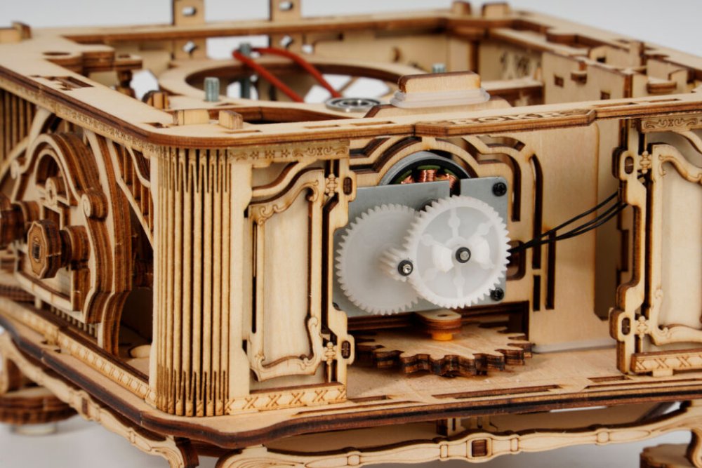 RoboTime 3D dřevěná mechanická skládačka Gramofon (elektrický pohon) (obrázek 5)
