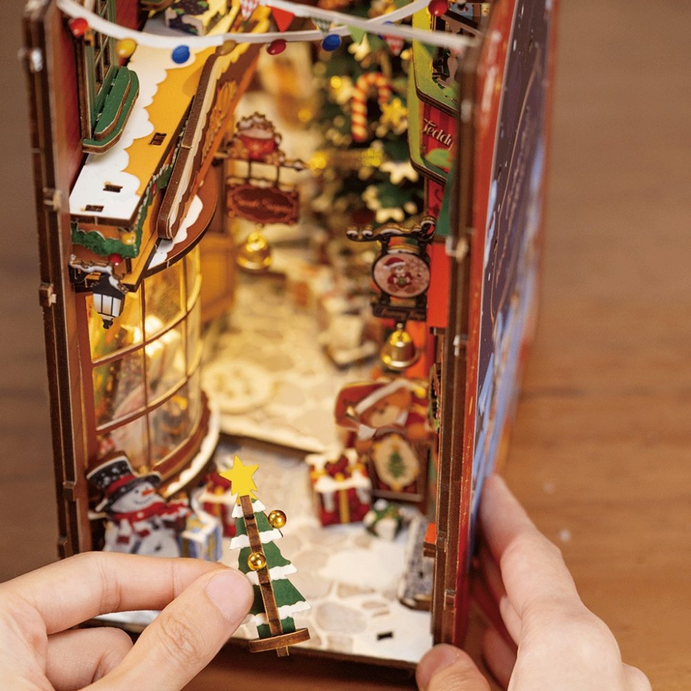 RoboTime 3D skládačka Zarážka na knihy Miniatura domečku Vánoční ulička (obrázek 4)