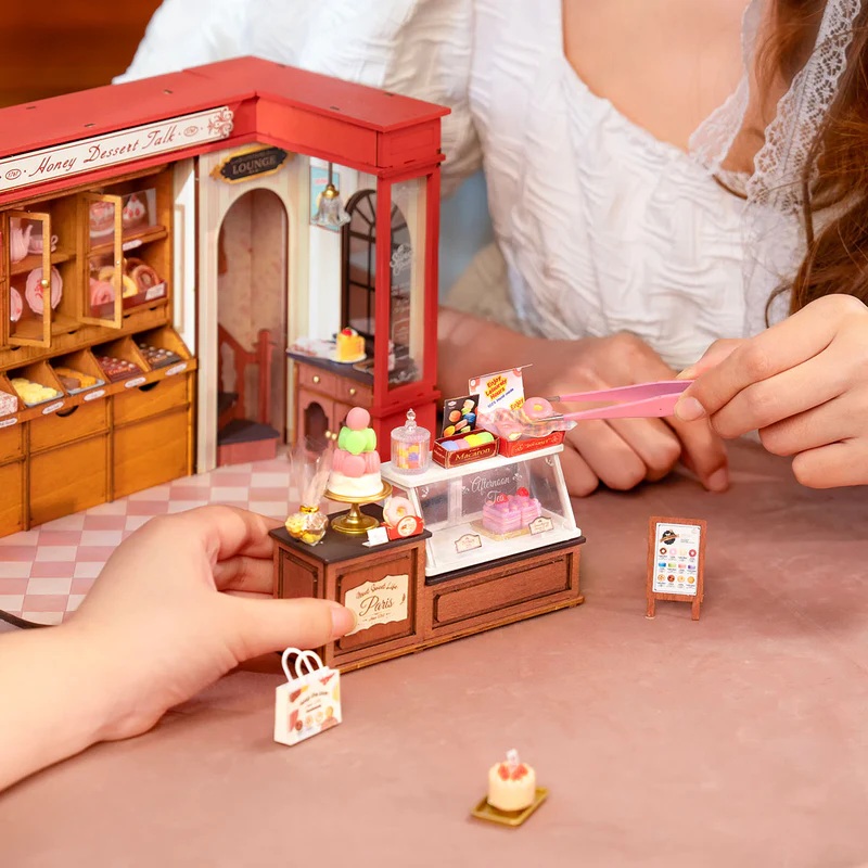 RoboTime 3D dřevěná skládačka Miniatura domečku Medová cukrárna (obrázek 10)