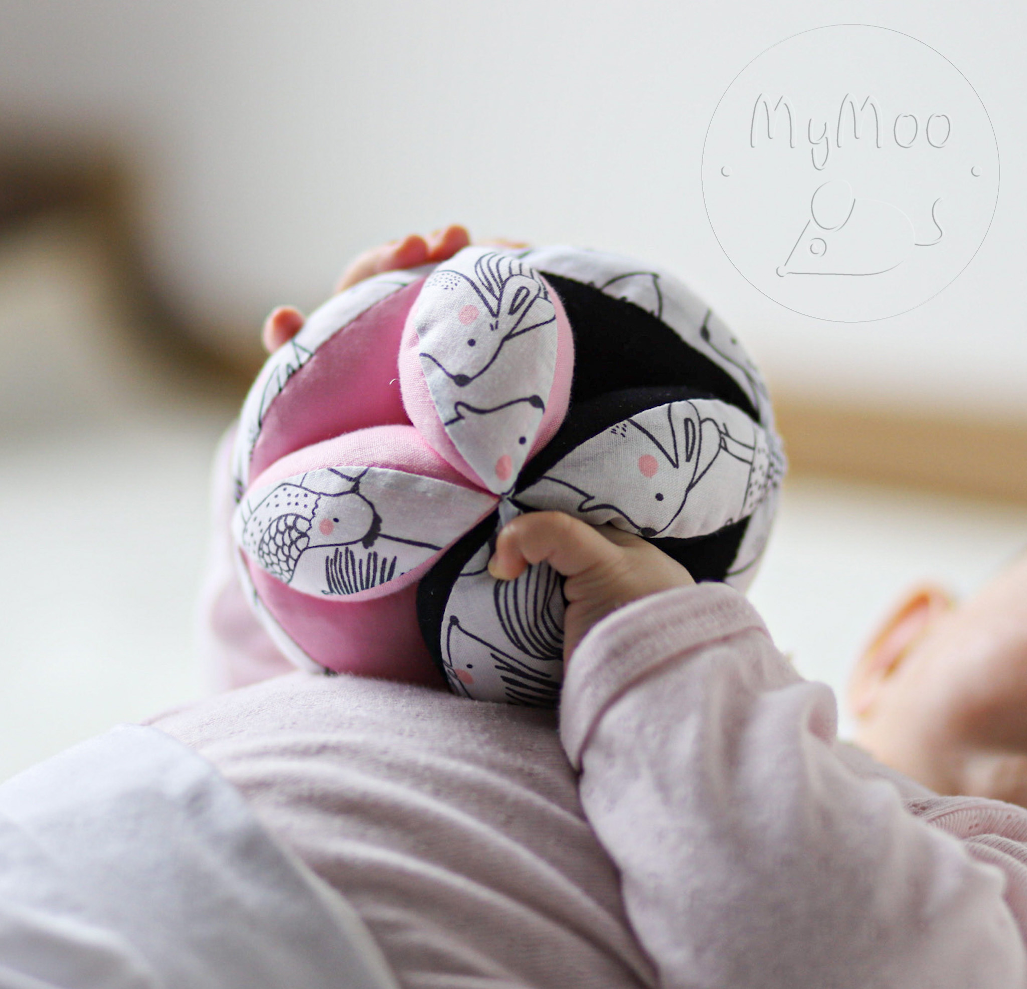 MyMoo Montessori úchopový Míček - Lesní Zvířátka/růžová, černá