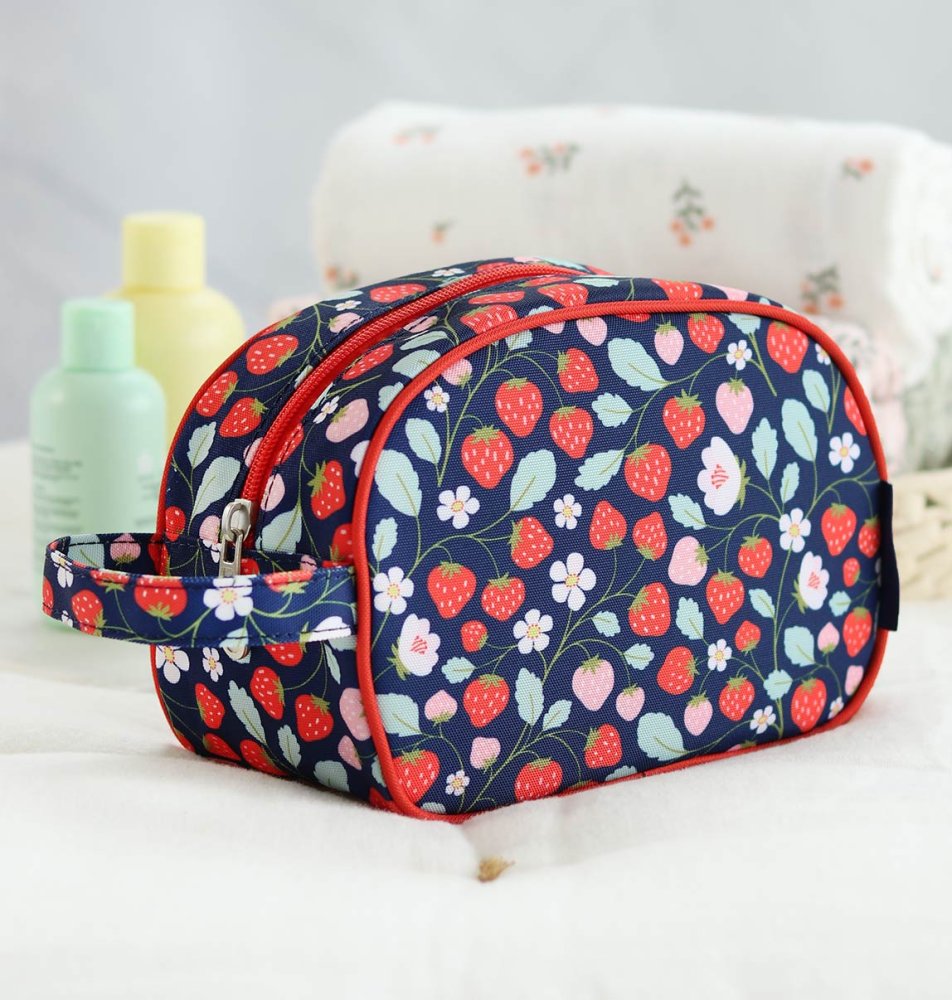 A Little Lovely Company - Trousse de toilette - Fraises – Image 5