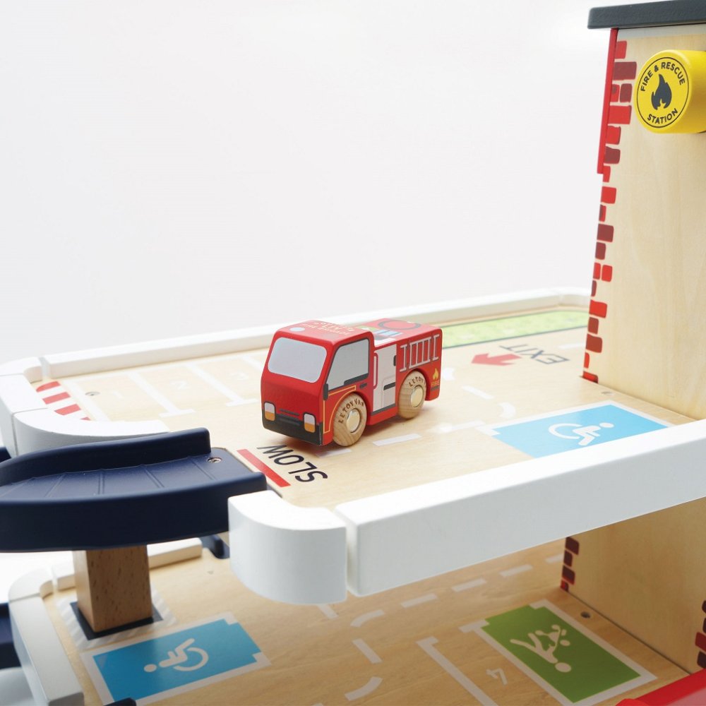 Le Toy Van Hasičská a záchranná garáž (obrázek 5)