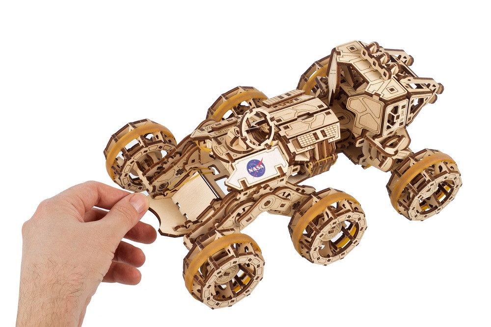Ugears 3D dřevěné mechanické puzzle Mars Rover (obrázek 6)